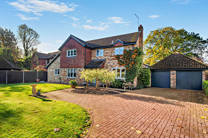 4 Bedroom Detached House For Sale In St. Johns Road, Farnham, Surrey, GU9