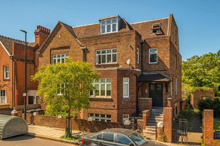 2 Bedroom Flat For Sale In Knatchbull Road, Oval, SE5