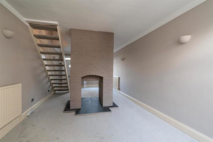 2 Bedroom End Of Terrace House To Rent In Lodge Road, Knowle, B93