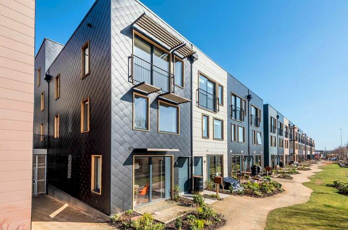 4 Bedroom End Of Terrace House To Rent In Solar Avenue, Leeds, LS9