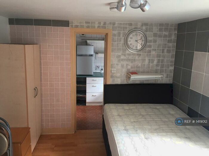 Studio To Rent In High Street, London, NW10