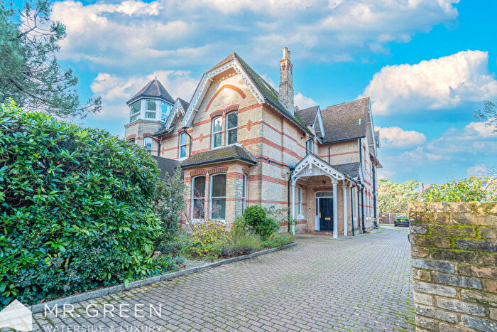 2 Bedroom Apartment For Sale In Manor Road, Bournemouth, BH1