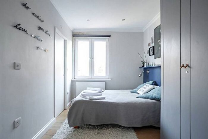 1 Bedroom Flat To Rent In Flat, Caledonian Road, London, N1