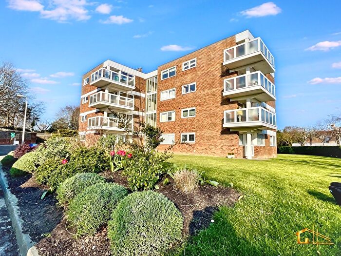 2 Bedroom Flat For Sale In Barnhorn Road, Bexhill-On-Sea, TN39