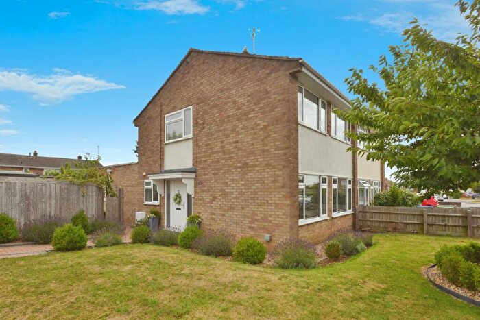 3 Bedroom Semi-Detached House For Sale In High View, Deanshanger, Buckinghamshire, MK19