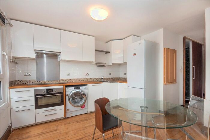 2 Bedroom Flat To Rent In Crossmount House, Bowyer Street, London, SE5