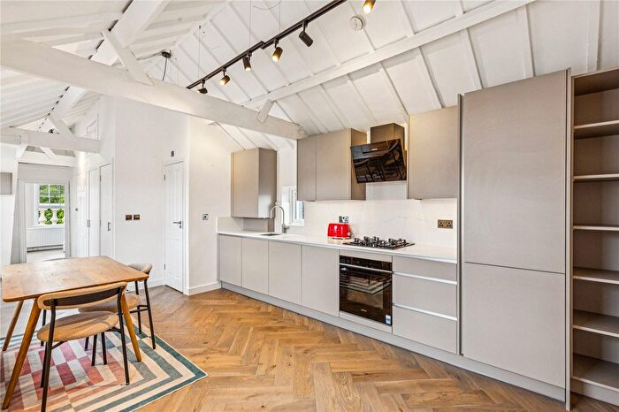 1 Bedroom Flat To Rent In Royal Crescent, London, W11