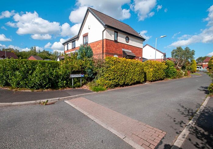 3 Bedroom Semi-detached House For Sale In Greenoak, Radcliffe, Manchester, M26