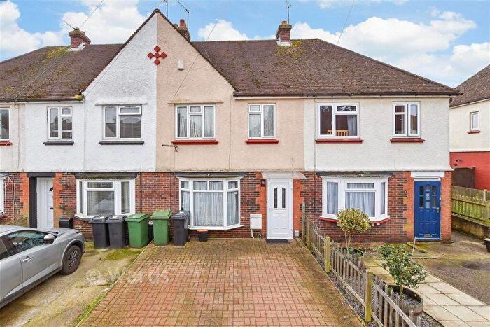 3 Bedroom Terraced House For Sale In Beaumont Road, Maidstone, Kent, ME16