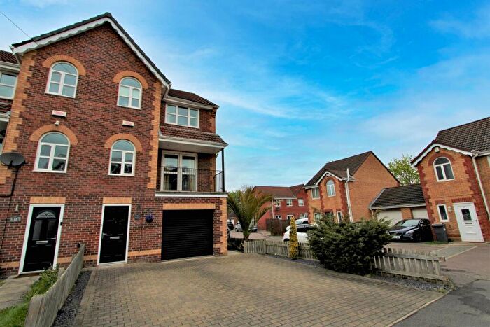 4 Bedroom Semi-Detached House For Sale In Windsor View, New Rossington, Doncaster, DN11