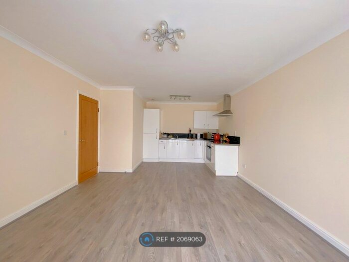 2 Bedroom Flat To Rent In Bravery Court, Liverpool, L19