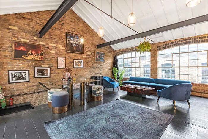 1 Bedroom Terraced House To Rent In Kingsland Road, Hoxton, London, E2