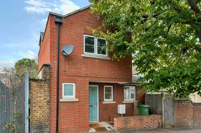 2 Bedroom Semi-Detached House To Rent In Wyndcliff Road London, SE7