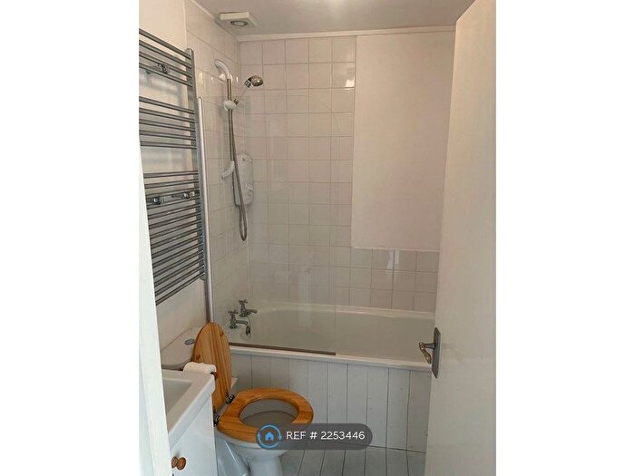 1 Bedroom Flat To Rent In Longbrook Street, Exeter, EX4