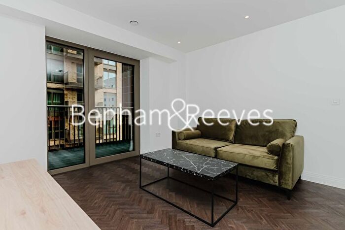 2 Bedroom Flat To Rent In Eden Place, Canary Wharf, E16