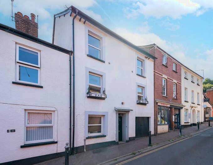 4 Bedroom Terraced House To Rent In North Street, Crediton, EX17