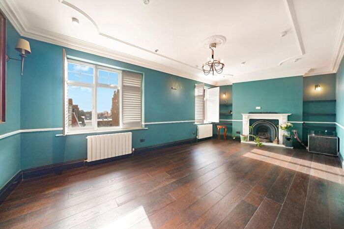 2 Bedroom Flat For Sale In Cholmley Gardens, West Hampstead, NW6