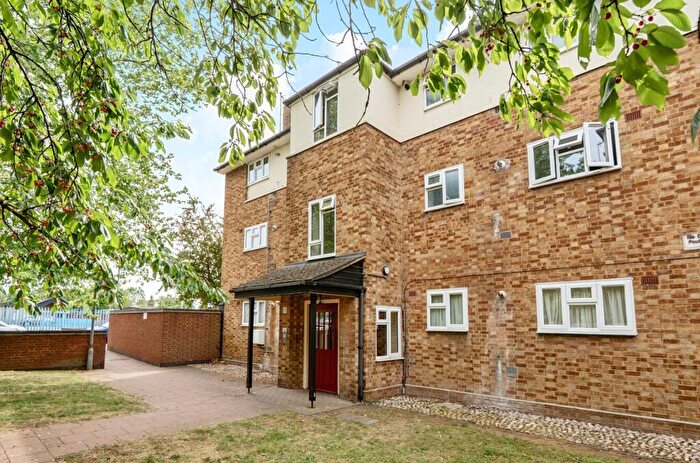 1 Bedroom Flat For Sale In Avon Green, South Ockendon, Essex, RM15