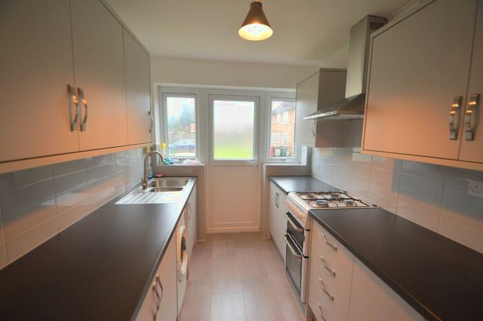 2 Bedroom Flat To Rent In Wylands Road, Langley, Berkshire, SL3