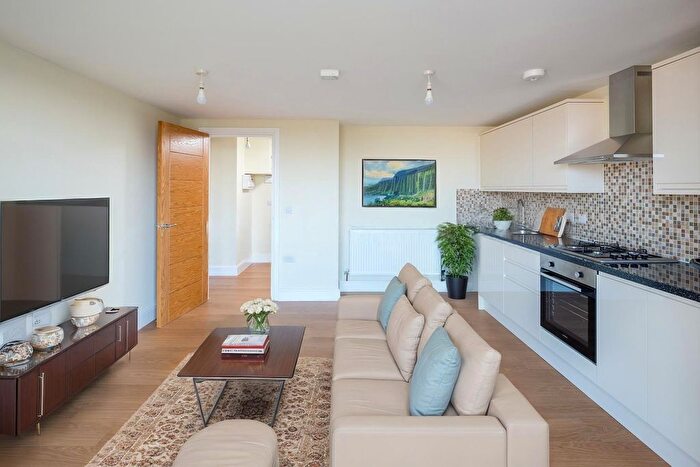 2 Bedroom Flat To Rent In (First Floor Flat) Charter House, High Road, Ilford, IG1