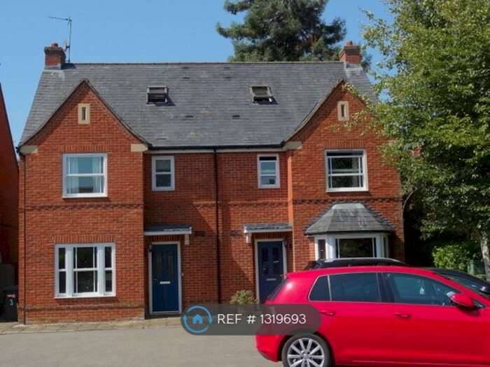 4 Bedroom Semi-Detached House To Rent In Westwood Mews, Newbury, RG14