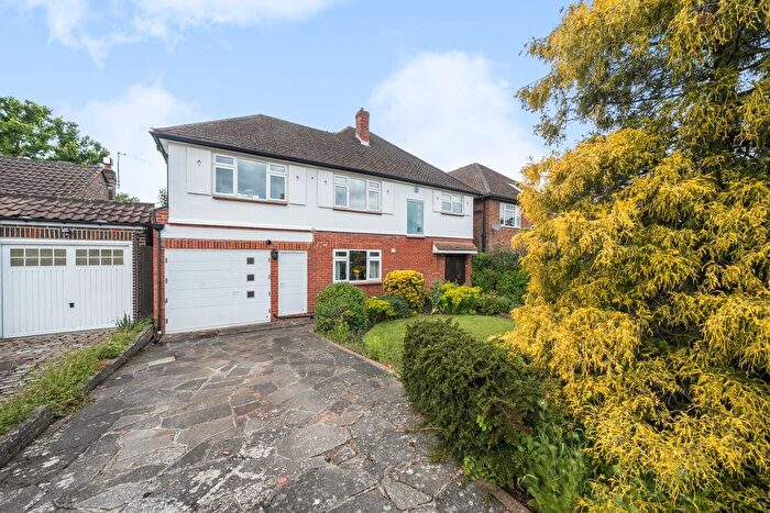 4 Bedroom Detached House For Sale In Malmains Way, Beckenham, BR3