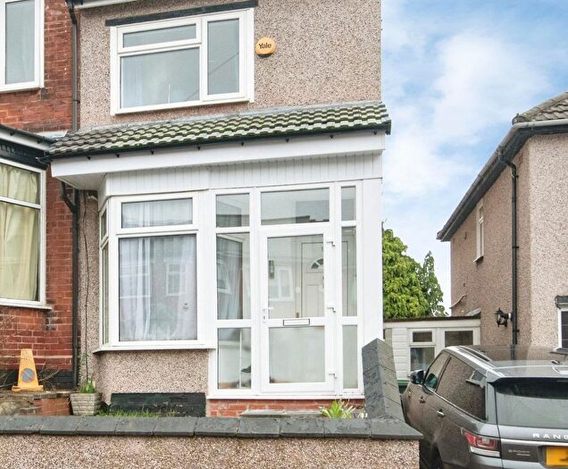 3 Bedroom Semi Detached House For Sale In Rathbone Road, Smethwick, B67