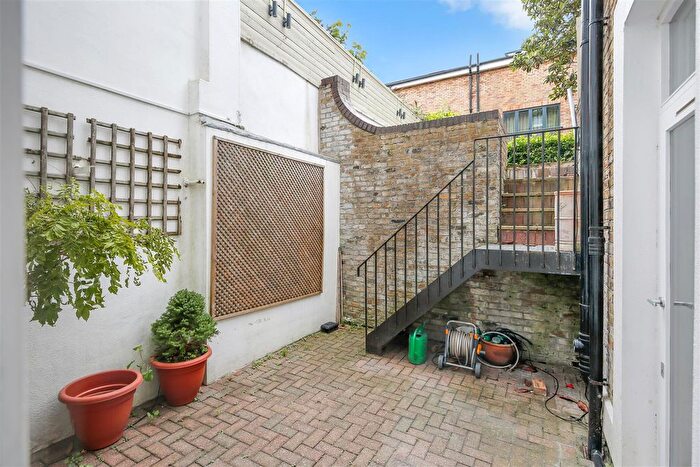 2 Bedroom Flat To Rent In Camden Road, London, NW1