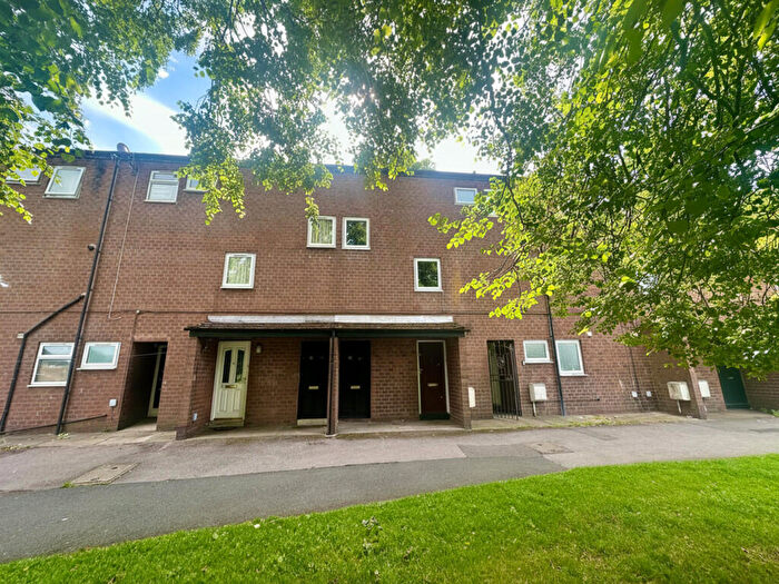 2 Bedroom Town House To Rent In Snowden Vale, Bramley, LS13