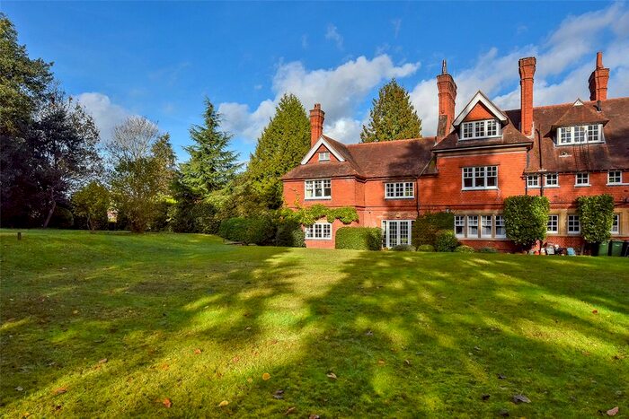 2 Bedroom Flat To Rent In Crowsley Road, Shiplake, Henley-On-Thames, Oxfordshire, RG9