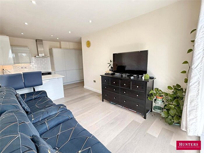 2 Bedroom Apartment For Sale In Station Road, Barnet, EN5