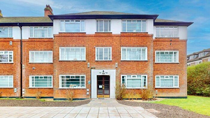 3 Bedroom Flat For Sale In Lyttelton Road, Hampstead Garden Suburb, N2