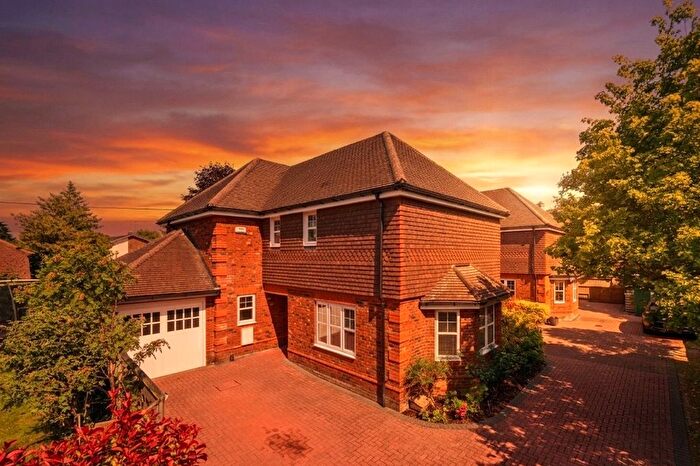 4 Bedroom Detached House For Sale In Tanners Close, Burghfield Common, Reading, Berkshire, RG7