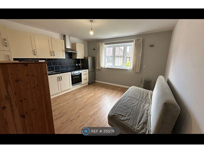 1 Bedroom Flat To Rent In Southgate, London, N14