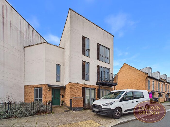 2 Bedroom Maisonette For Sale In Knot Tiers Drive, Upton, NN5