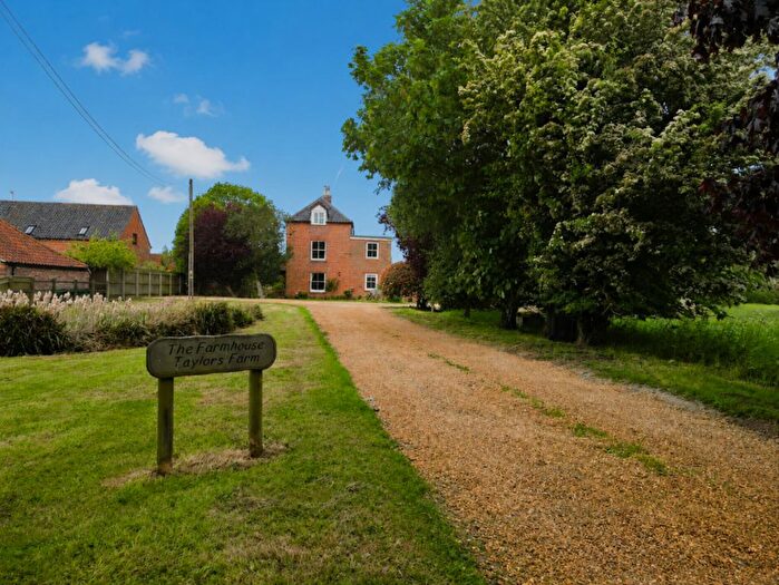 5 Bedroom Detached House For Sale In Yarmouth Road, Corton, NR32