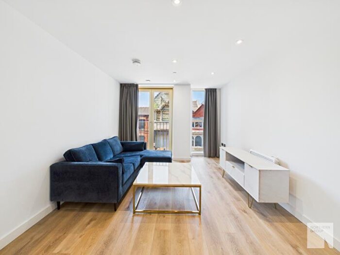 2 Bedroom Apartment To Rent In Flat :: The Quarters, M1