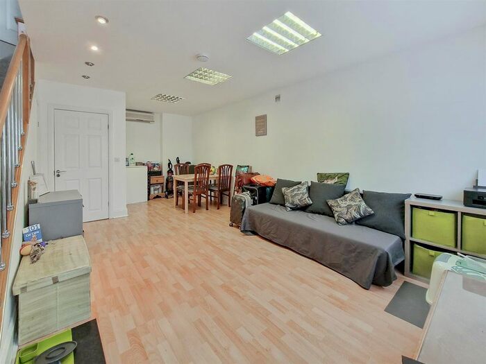 1 Bedroom Detached House To Rent In Rosemont Avenue, London, N12