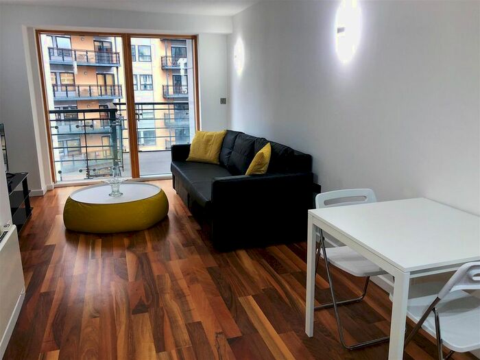 2 Bedroom Flat To Rent In Whitehall Waterfront, Riverside Way, Leeds, LS1