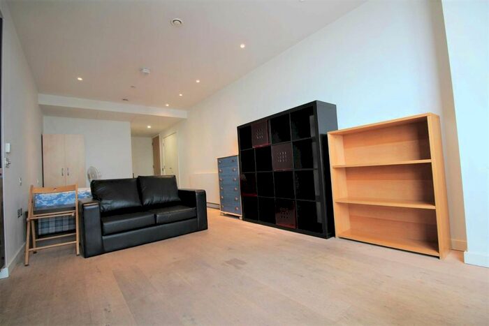 Studio To Rent In Walworth Road, Elephant And Castle, London, SE1