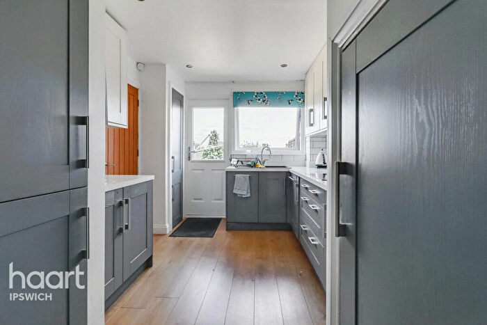 3 Bedroom Semi-Detached House For Sale In Eccles Road, Ipswich, IP2