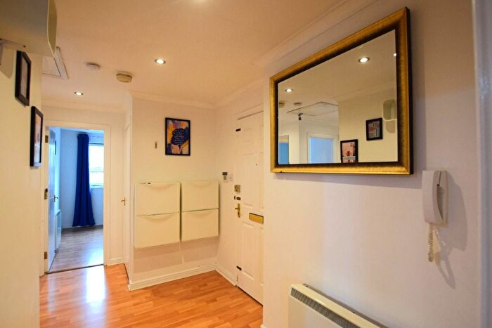 2 Bedroom Flat To Rent In Broughton Road, Broughton, Edinburgh, EH7