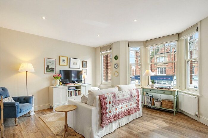 2 Bedroom Flat To Rent In New Kings Road, London, SW6