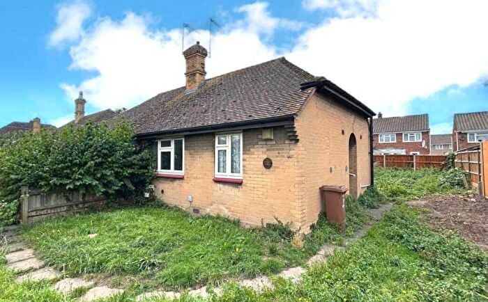 2 Bedroom Semi-Detached Bungalow For Sale In Maiden Lane, Crayford, Dartford, DA1