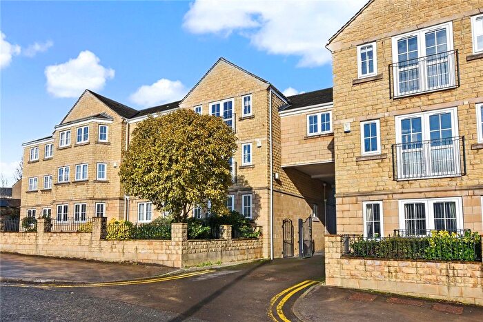 2 Bedroom Flat For Sale In Britannia Mews, Pudsey, West Yorkshire, LS28