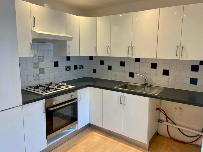 3 Bedroom Flat To Rent In St. Johns Crescent, Rogerstone, NP10