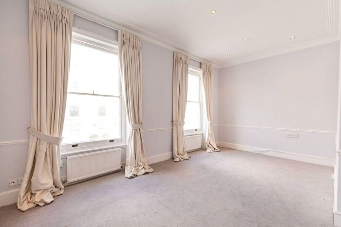 2 Bedroom Flat To Rent In Harcourt Terrace, Chelsea, London, SW10