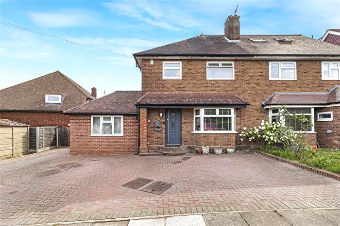 4 Bedroom Semi Detached House For Sale In Keats Road, Welling, Kent, DA16