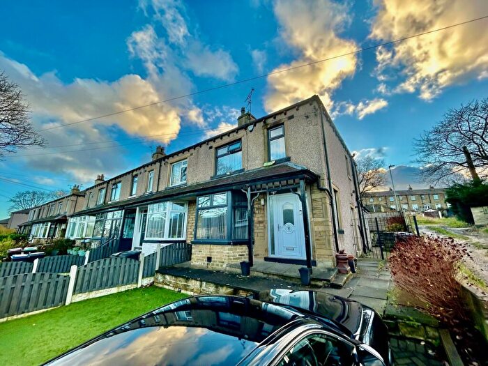 3 Bedroom End Of Terrace House For Sale In Briarwood Avenue, Bradford, BD6