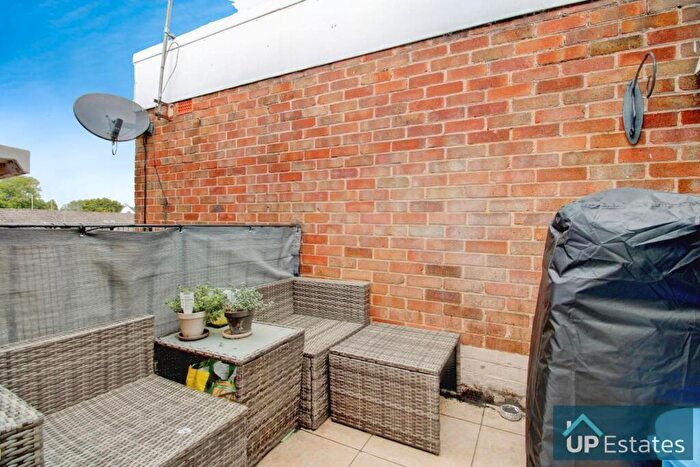 2 Bedroom Apartment For Sale In Yarningale Road, Coventry, CV3